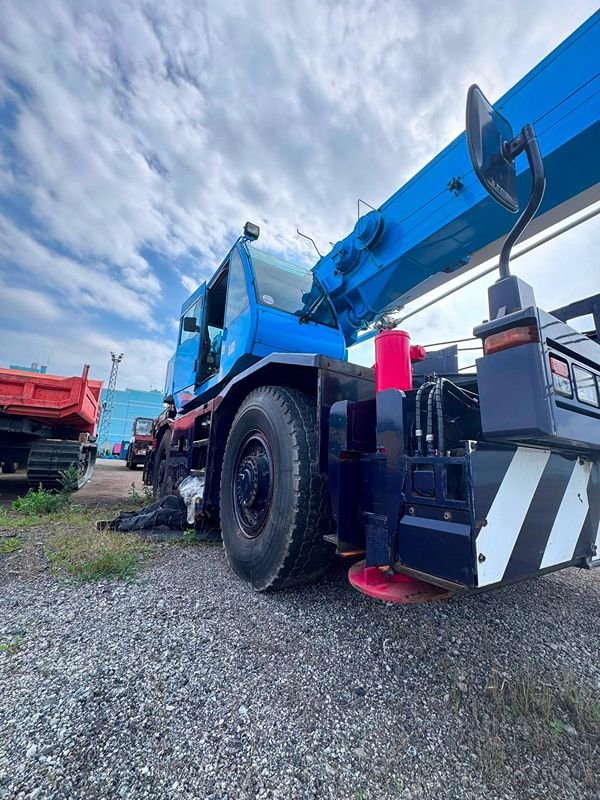 KOBELCO Rough Terrain Cranes JMX9083